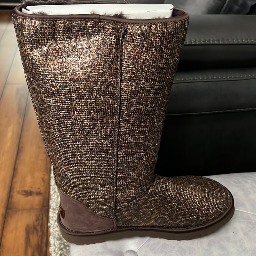 Brand new Ugg boots size 10.